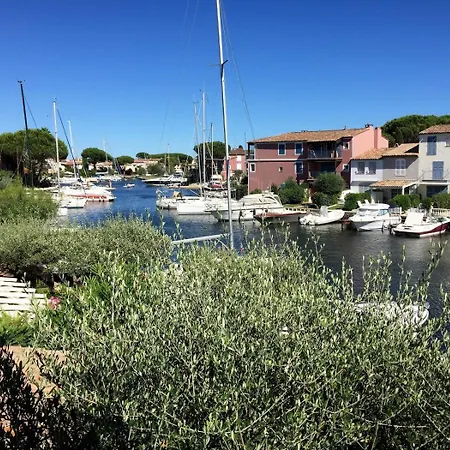 Maison Bleu * Grimaud